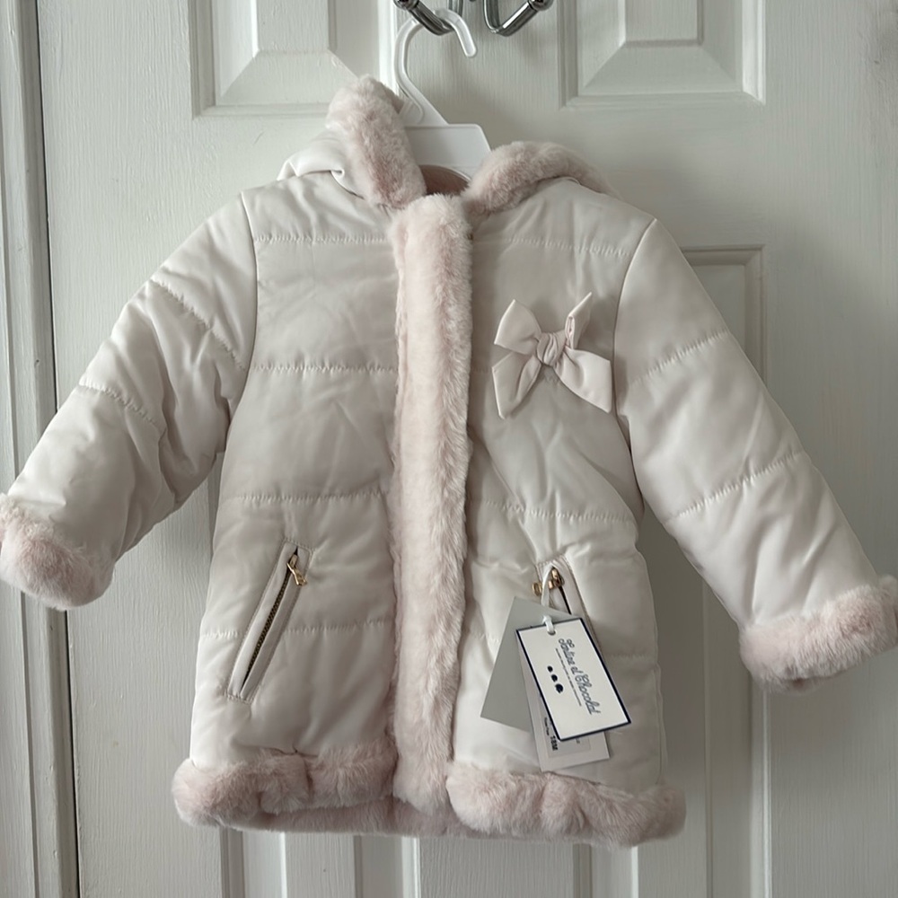 Light pink puffer fur lines coat